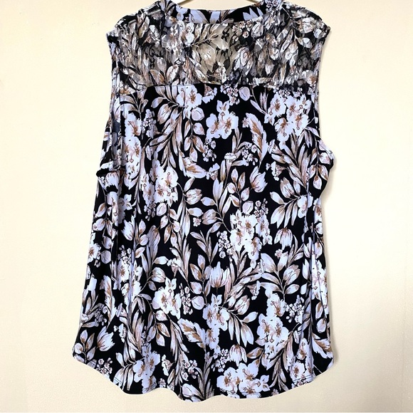 Sleeveless Floral Top with Lace Accents - Picture 3 of 3